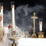 ജ്വലിക്കുന്ന തീക്കട്ട