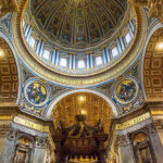 വിശുദ്ധ പത്രോസിന്റെ സിംഹാസനത്തിന്റെ തിരുശേഷിപ്പ് വണക്കത്തിനായി തുറന്നു.