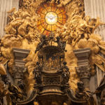 വിശുദ്ധ പത്രോസിന്റെ അൾത്താരയുടെ മേലാപ്പിന്റെ നവീകരണം പൂർത്തിയായി