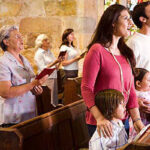 വൈദികന്റെ അൾത്താര ചുംബനങ്ങൾ