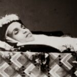 മിസ് യൂണിവേഴ്സ് മഹില റോത്ത് കൈയിൽ കിരീടവുമായി പരിശുദ്ധനായ ദിവ്യകാരുണ്യ നാഥന്റെ മുമ്പിൽ മുട്ടിലിഴഞ്ഞപ്പോൾ