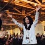 അമേരിക്കയിൽ, പെൻസിൽവാനിയായിലെ ഹൈവേയിൽ 22 മണിക്കൂർ മഞ്ഞുവീഴ്ച്ചയിലകപ്പെട്ട വിദ്യാർത്ഥികൾ, മഞ്ഞിൽ അൾത്താര നിർമ്മിച്ച് ദിവ്യബലിക്ക് സൗകര്യമൊരുക്കിയത് ലോകത്തിന് മാതൃകയാകുന്നു.