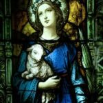 ദൈവം ഒരു വൈദികന്റെ സംശയങ്ങൾക്ക് ഉത്തരം നൽകിയപ്പോൾ – ഒരു ദിവസം, അദ്ദേഹം ബലിയിൽ രണ്ടു തിരുവോസ്തികൾ എടുത്തു ഒന്ന് കൂദാശ ചെയ്തതും രണ്ടു ചെയ്യാത്തതും. ആദ്യം കൂദാശ ചെയ്ത തിരുവോസ്തിയെടുത്തു അവളോട് ചോദിച്ചു നീ എന്തു കാണുന്നു ഒരു കുട്ടിയെ കാണുന്നു എന്നവൾ മറുപടി പറഞ്ഞു. കൂദാശ ചെയ്യാത്തത് ഉയർത്തിയപ്പോൾ അവിടെ ഒരു വെള്ളയപ്പം കാണുന്നുവെന്ന് പറഞ്ഞു!!